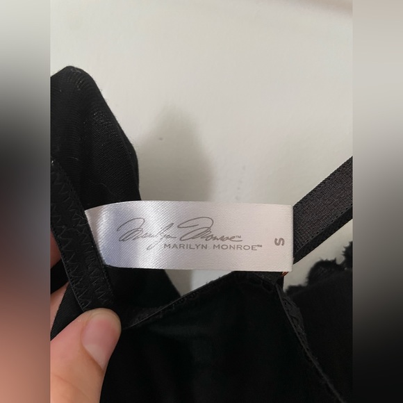 2/$20 Marilyn Monroe Black Bodysuit size small - Picture 5 of 6